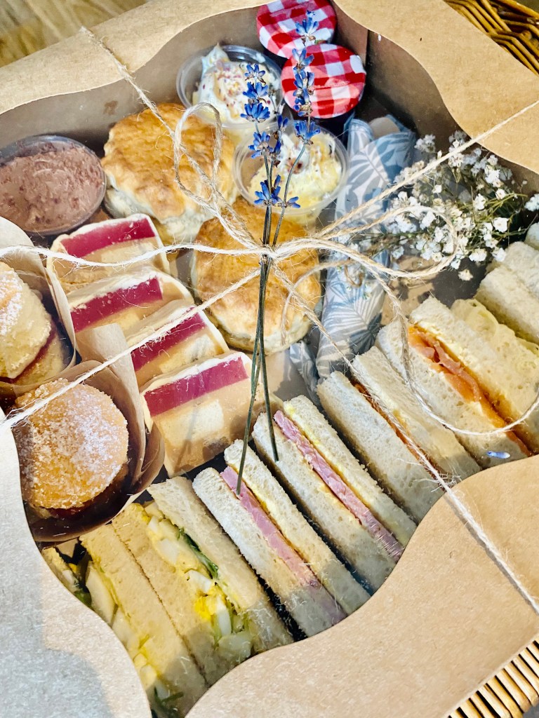 Afternoon tea box