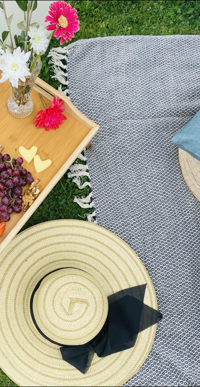 sun hat & picnic blanket